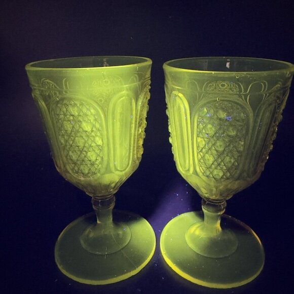 L G Wright Amber Glass Cups Goblet Set 2 Manganese 365nm Green UV Glow Cups - Picture 5 of 15